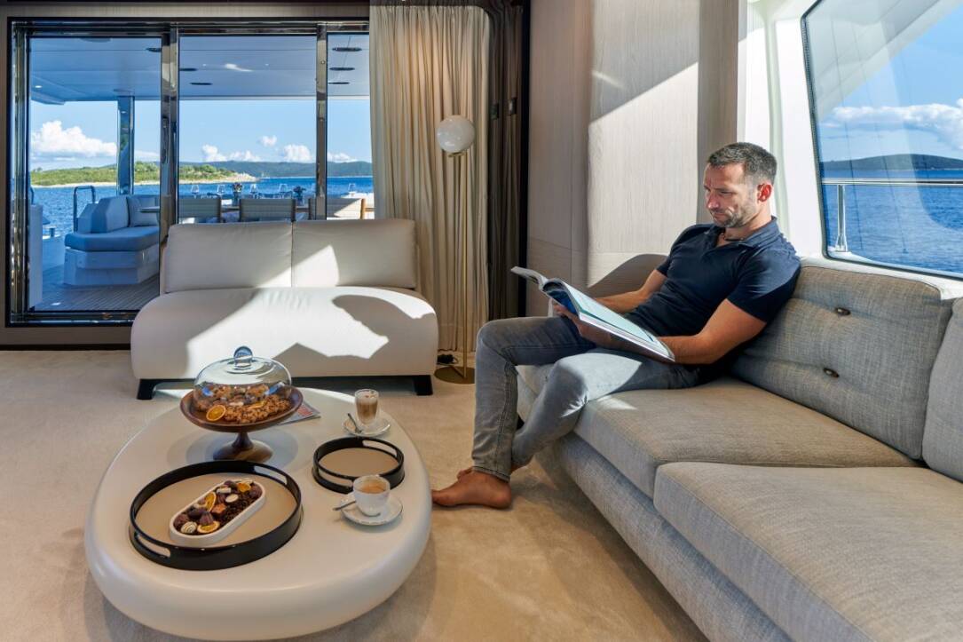 Azimut Grande 27M Aluminia Too Saloon