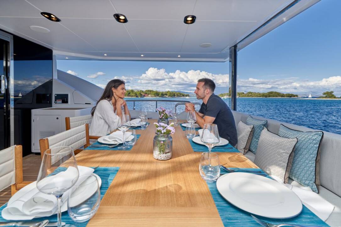 Azimut Grande 27M Aluminia Too Cockpit
