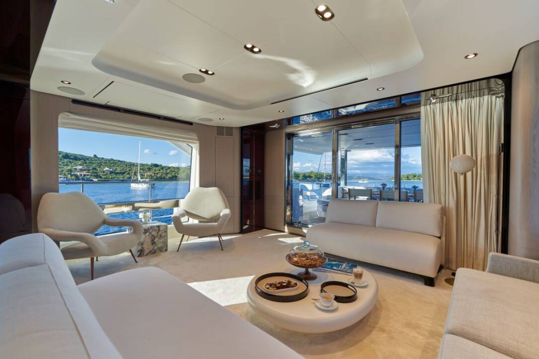 Azimut Grande 27M Aluminia Too Saloon