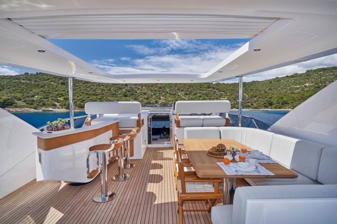 Aluminia Too - Flybridge