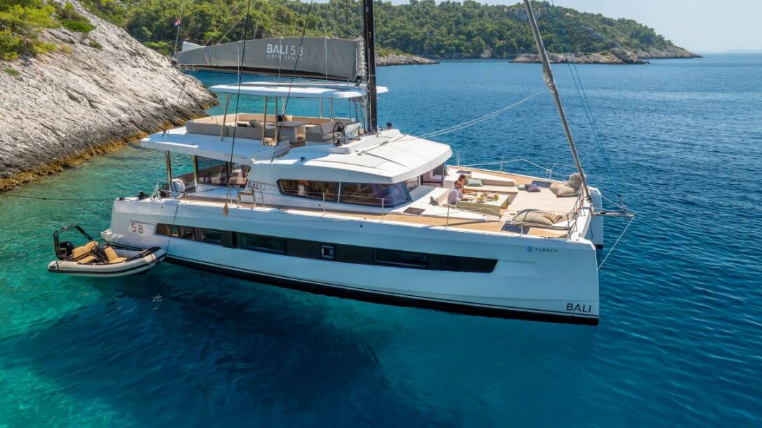 Crewed catamaran Bali 5.8 Farben
