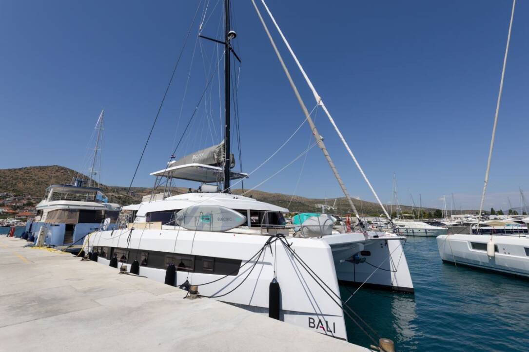 Crewed catamaran Bali 5.8 Farben Charter Croatia