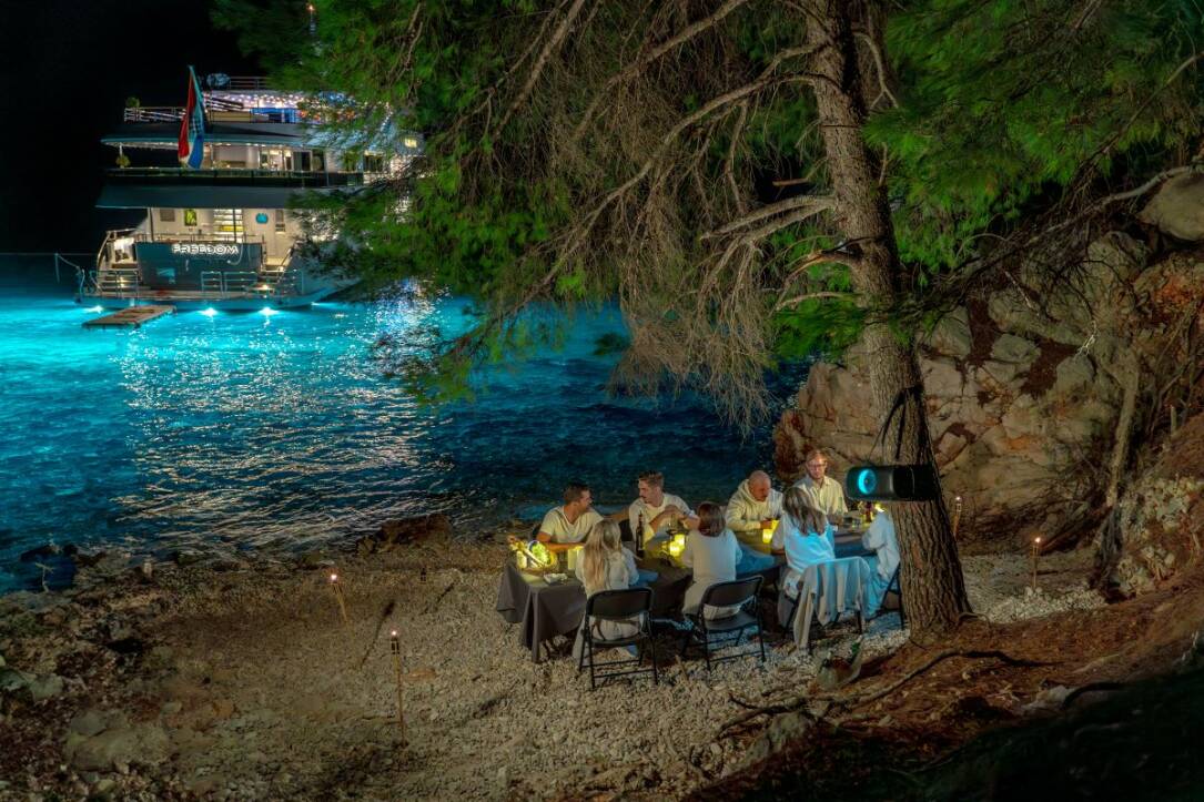 Feedom Dinner Ashore