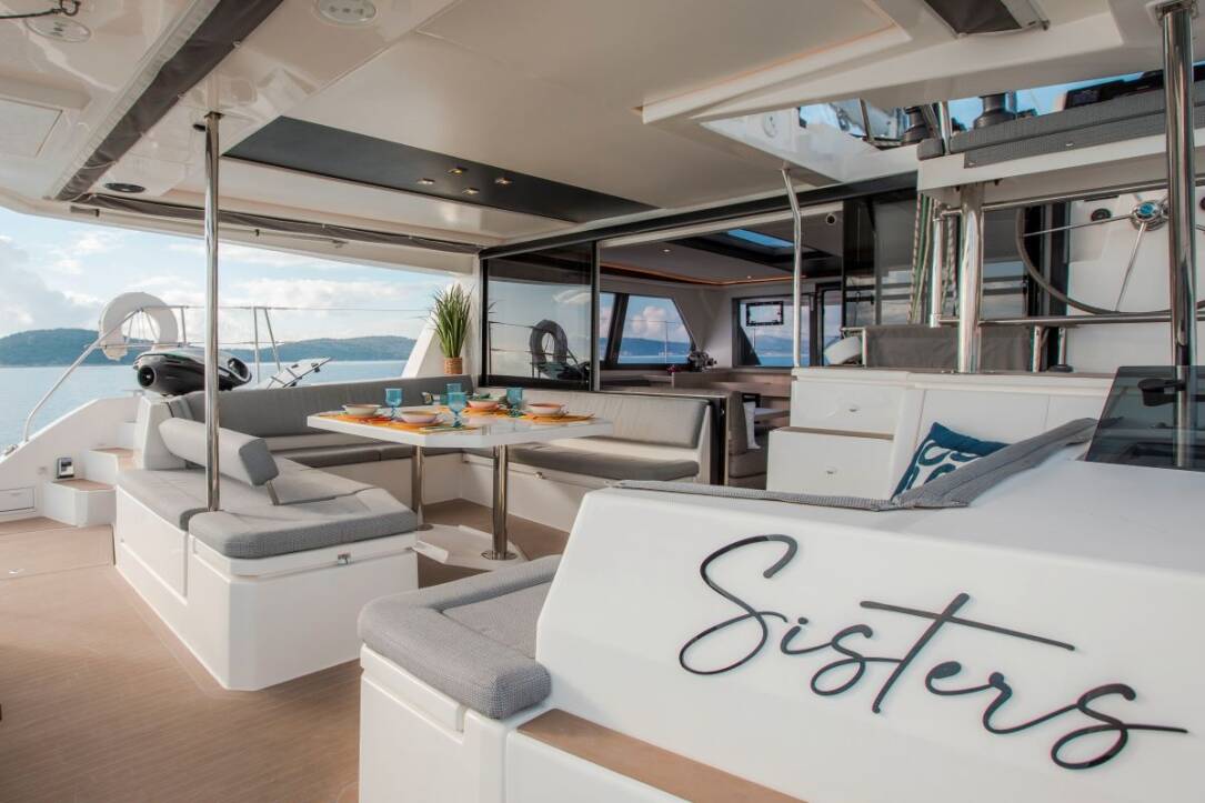 Leopard 45 Sisters catamaran cockpit