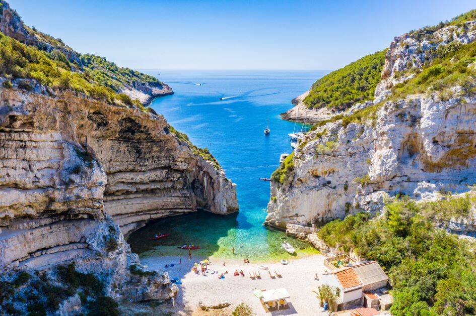 visit-stiniva-bay-on-vis-on-a-luxury-yacht-charter-from-split