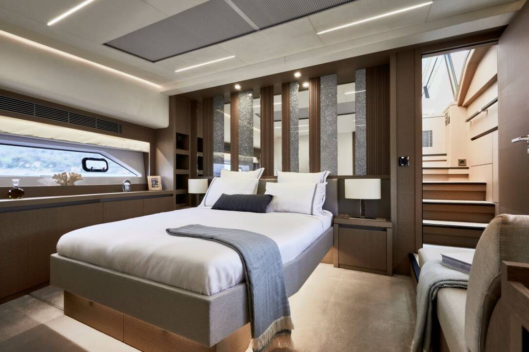 motor-yacht-prestige-690-bazinga-master-cabin