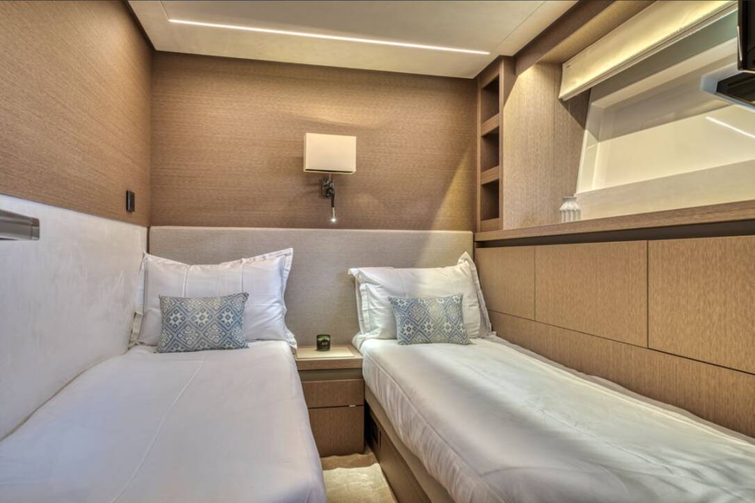 motor-yacht-prestige-690-bazinga-twin-cabin