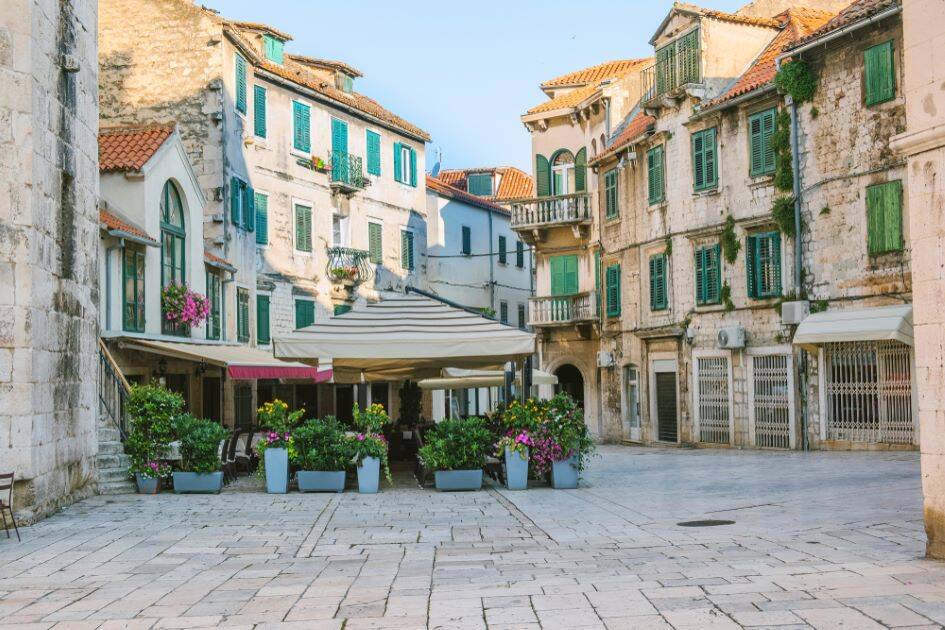 small-square-with-cafes-in-split-croatia